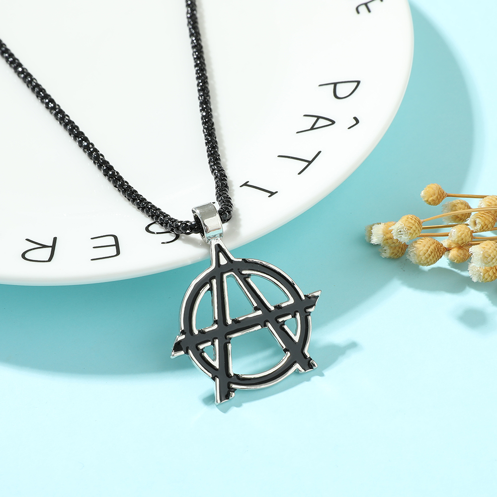 Vintage Item - Colar com Símbolo do Letra A